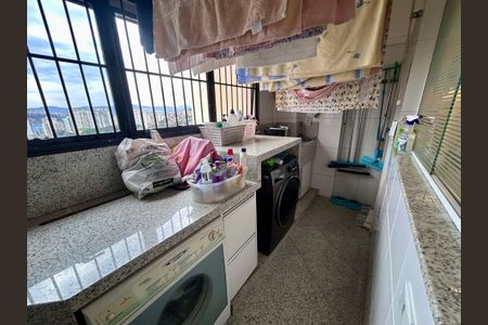 Apartamento à venda com 140m², 3 quartos e 4 vagas Apartamento à venda com 140m², 3 quartos e 4 vagasÁrea de Serviço