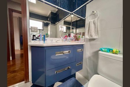 Apartamento à venda com 140m², 3 quartos e 4 vagas Apartamento à venda com 140m², 3 quartos e 4 vagasBanheiro