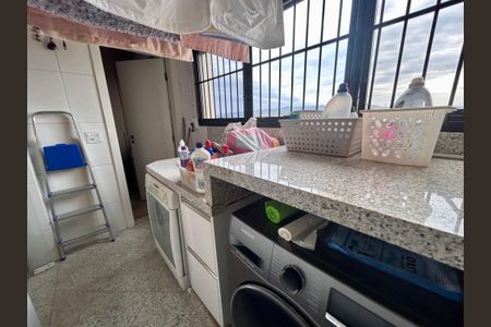 Apartamento à venda com 140m², 3 quartos e 4 vagas Apartamento à venda com 140m², 3 quartos e 4 vagasÁrea de Serviço