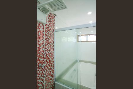 Casa à venda com 458m², 2 quartos e 2 vagasBanheiro da suíte 1