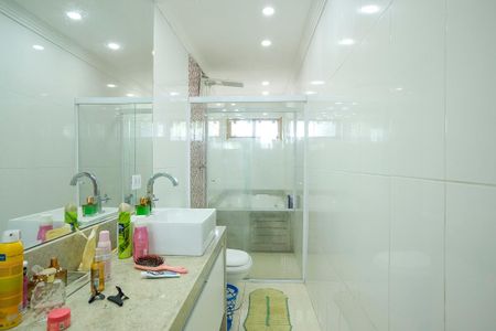 Casa à venda com 458m², 2 quartos e 2 vagasBanheiro da suíte 1