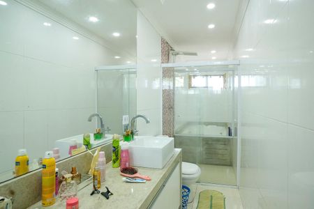 Casa à venda com 458m², 2 quartos e 2 vagasBanheiro da suíte 1