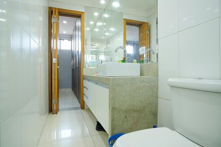 Casa à venda com 458m², 2 quartos e 2 vagasBanheiro da suíte 1