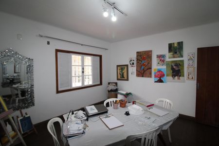 Casa à venda com 170m², 6 quartos e 2 vagasSuíte 2