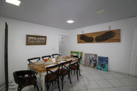 Casa à venda com 170m², 6 quartos e 2 vagasSala