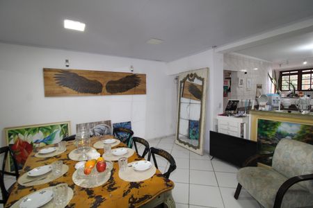 Casa à venda com 170m², 6 quartos e 2 vagasSala