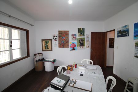 Casa à venda com 170m², 6 quartos e 2 vagasSuíte 2