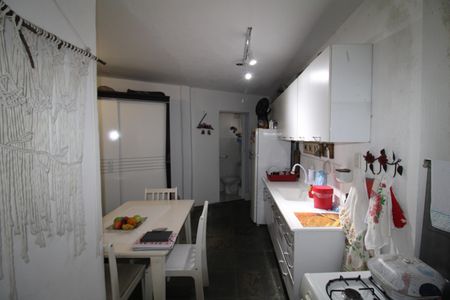 Casa à venda com 170m², 6 quartos e 2 vagasSuíte 1