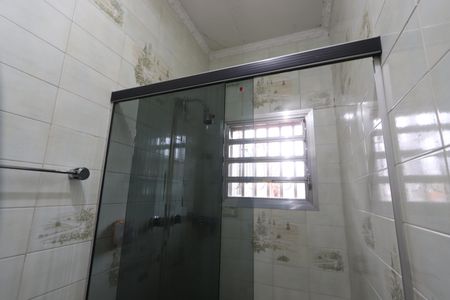 Casa à venda com 338m², 3 quartos e 8 vagasBanheiro da Suíte 2