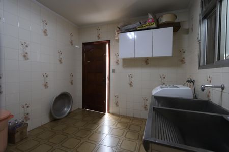 Casa à venda com 338m², 3 quartos e 8 vagasLavanderia