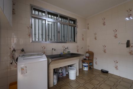 Casa à venda com 338m², 3 quartos e 8 vagasLavanderia