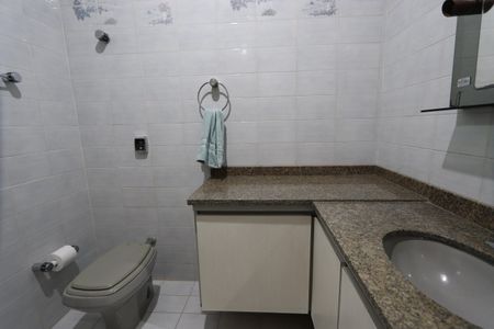 Casa à venda com 338m², 3 quartos e 8 vagasBanheiro da Suíte 3