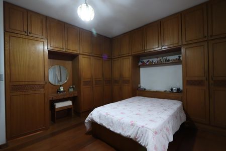 Casa à venda com 338m², 3 quartos e 8 vagasSuíte Master