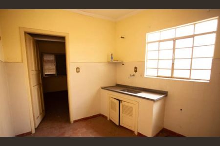 Casa à venda com 470m², 3 quartos e 6 vagas Casa à venda com 470m², 3 quartos e 6 vagasFoto 02