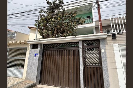 Casa à venda com 195m², 3 quartos e 4 vagas Casa à venda com 195m², 3 quartos e 4 vagasFachada