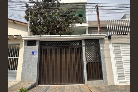 Casa à venda com 195m², 3 quartos e 4 vagas Casa à venda com 195m², 3 quartos e 4 vagasFachada