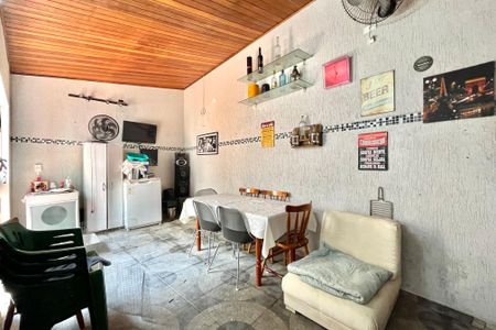 Casa à venda com 140m², 3 quartos e 2 vagas Casa à venda com 140m², 3 quartos e 2 vagasÁrea externa