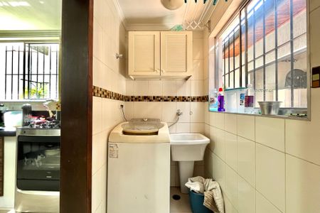 Casa à venda com 140m², 3 quartos e 2 vagas Casa à venda com 140m², 3 quartos e 2 vagasÁrea de Serviço