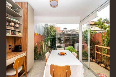 Casa à venda com 180m², 3 quartos e 4 vagas
