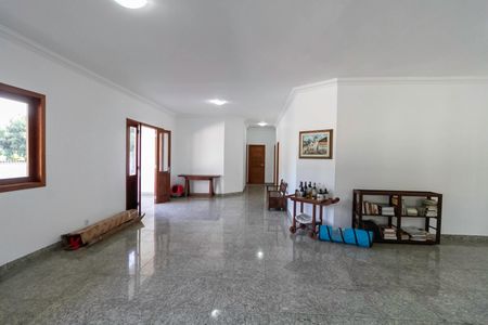 Casa para alugar com 1000m², 4 quartos e 6 vagasSala 1