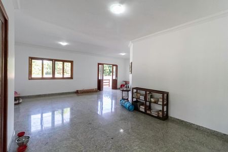 Casa para alugar com 1000m², 4 quartos e 6 vagasSala 1