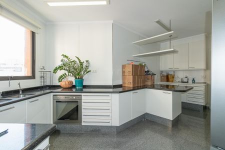 Apartamento à venda com 167m², 3 quartos e 3 vagas Apartamento à venda com 167m², 3 quartos e 3 vagasCozinha