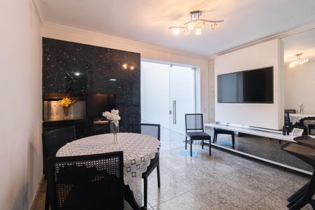 Casa à venda com 400m², 2 quartos e 2 vagasCozinha