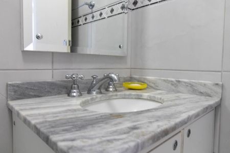 Casa à venda com 400m², 2 quartos e 2 vagasBanheiro Social