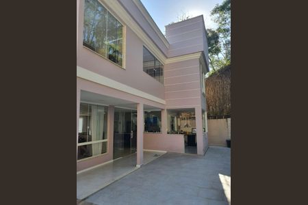 Casa de condomínio à venda com 230m², 3 quartos e 1 vaga