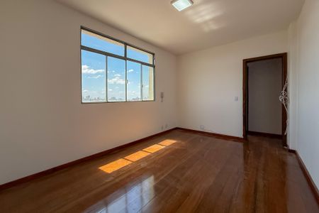 Sala de apartamento à venda com 3 quartos, 75m² em Padre Eustáquio, Belo Horizonte