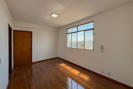 Sala de apartamento à venda com 3 quartos, 75m² em Padre Eustáquio, Belo Horizonte