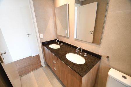 Apartamento à venda com 139m², 3 quartos e 2 vagasBanheiro da Suíte