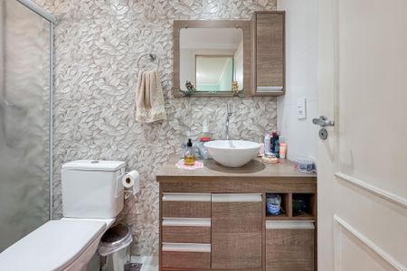 Apartamento à venda com 64m², 2 quartos e 2 vagas Apartamento à venda com 64m², 2 quartos e 2 vagasBanheiro da Suíte