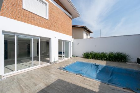 Casa à venda com 270m², 3 quartos e 2 vagas Casa à venda com 270m², 3 quartos e 2 vagasPiscina