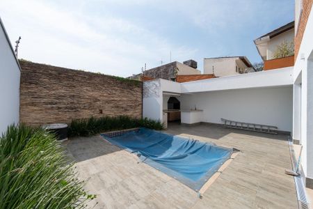 Casa à venda com 270m², 3 quartos e 2 vagas Casa à venda com 270m², 3 quartos e 2 vagasPiscina
