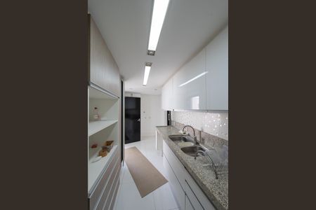 Casa à venda com 270m², 3 quartos e 2 vagas Casa à venda com 270m², 3 quartos e 2 vagasCozinha