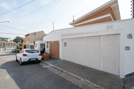 Casa à venda com 270m², 3 quartos e 2 vagas Casa à venda com 270m², 3 quartos e 2 vagasFachada
