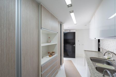 Casa à venda com 270m², 3 quartos e 2 vagas Casa à venda com 270m², 3 quartos e 2 vagasCozinha