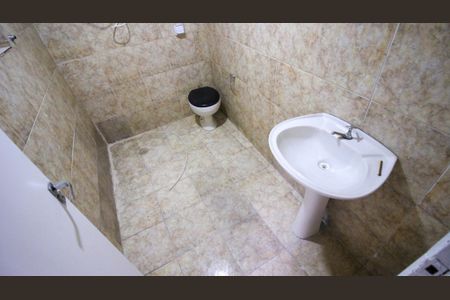 Banheiro de casa para alugar com 1 quarto, 70m² em Jardim Santa Teresinha, São Paulo