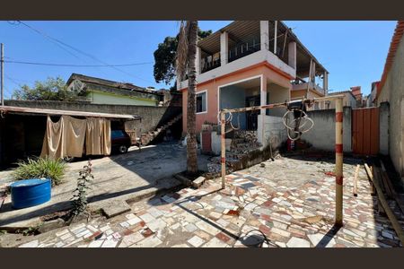 Casa à venda com 145m², 5 quartos e 3 vagas Casa à venda com 145m², 5 quartos e 3 vagasQuintal