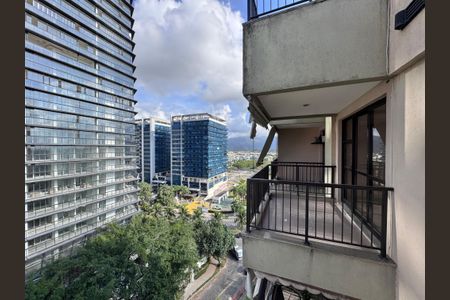 Apartamento para alugar com 220m², 3 quartos e 2 vagas Apartamento para alugar com 220m², 3 quartos e 2 vagasQuarto - Varanda