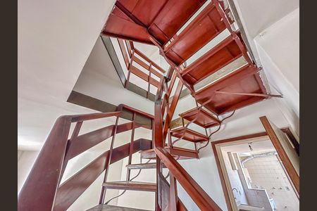 Apartamento à venda com 142m², 3 quartos e 1 vagaEscada