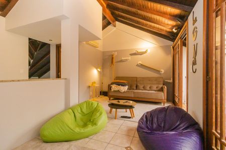 Casa de condomínio à venda com 197m², 3 quartos e 2 vagas Casa de condomínio à venda com 197m², 3 quartos e 2 vagasSaleta