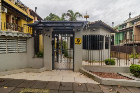 Casa de condomínio à venda com 197m², 3 quartos e 2 vagas Casa de condomínio à venda com 197m², 3 quartos e 2 vagasFachada