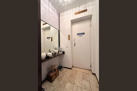 Apartamento à venda com 180m², 3 quartos e 1 vaga Apartamento à venda com 180m², 3 quartos e 1 vagaHall de entrada