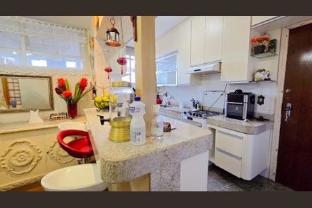 Apartamento à venda com 135m², 4 quartos e 2 vagas Apartamento à venda com 135m², 4 quartos e 2 vagasCozinha