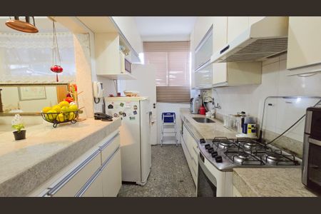Apartamento à venda com 135m², 4 quartos e 2 vagas Apartamento à venda com 135m², 4 quartos e 2 vagasCozinha