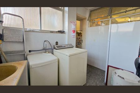 Apartamento à venda com 135m², 4 quartos e 2 vagas Apartamento à venda com 135m², 4 quartos e 2 vagasÁrea de Serviço