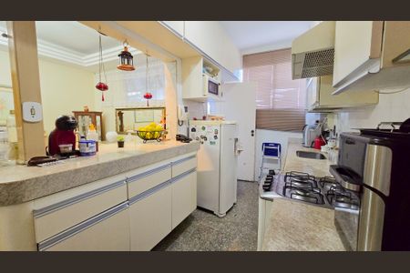 Apartamento à venda com 135m², 4 quartos e 2 vagas Apartamento à venda com 135m², 4 quartos e 2 vagasCozinha