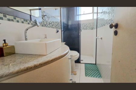 Apartamento à venda com 135m², 4 quartos e 2 vagas Apartamento à venda com 135m², 4 quartos e 2 vagasBanheiro da Suíte